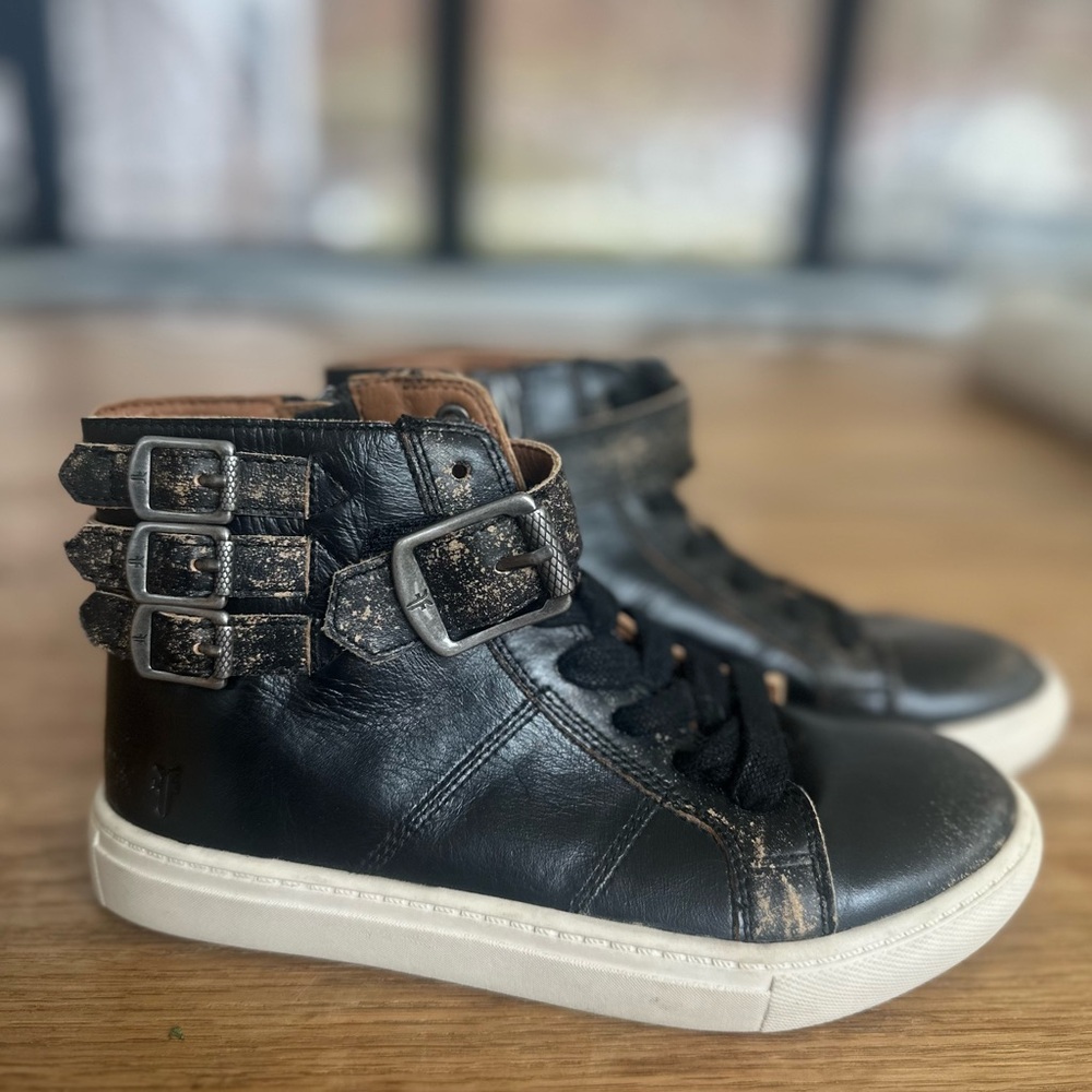 NWOT:FRYE Dylan Strap Distressed Leather High-Tops.  Little boy/girl, size 13